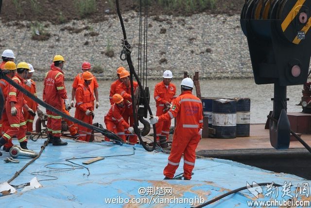 “东方之星”沉船起吊