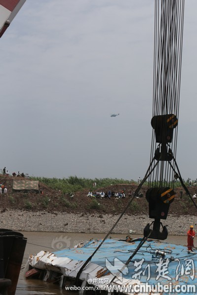 “东方之星”沉船起吊