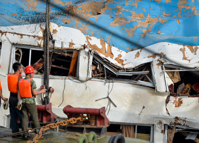 “东方之星”沉船起吊