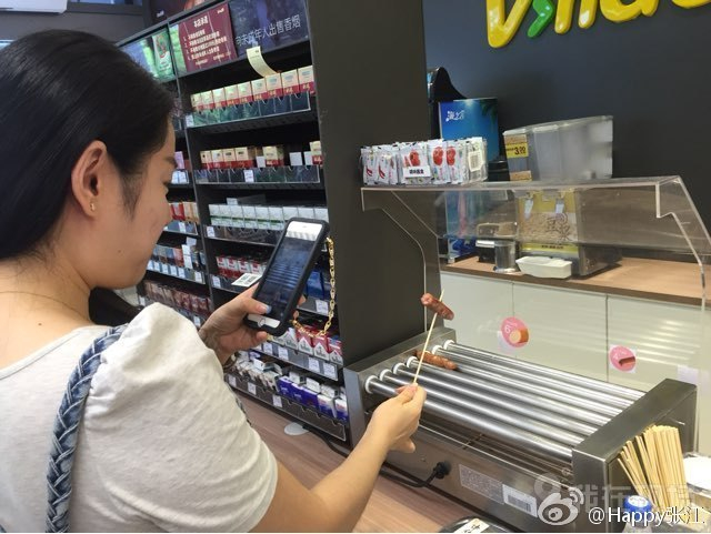 北京首现无人超市 有顾客扔10元拿名贵烟酒