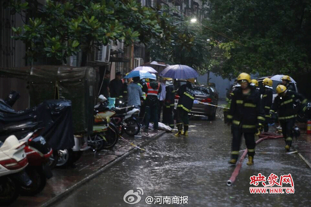郑州一居民楼凌晨起火 已致13死多伤