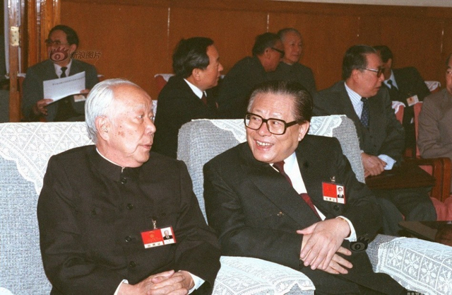 改革先锋、全国人大常委会原委员长万里旧照