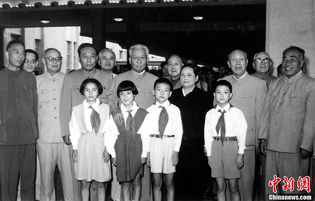 改革先锋、全国人大常委会原委员长万里旧照