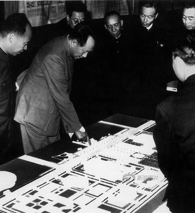 改革先锋、全国人大常委会原委员长万里旧照