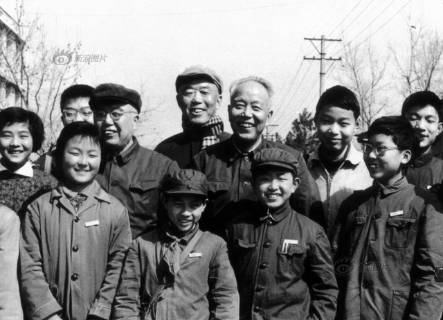 改革先锋、全国人大常委会原委员长万里旧照