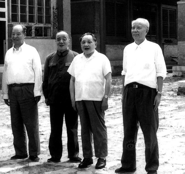 改革先锋、全国人大常委会原委员长万里旧照