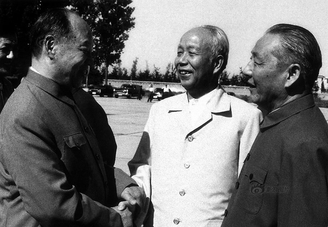 改革先锋、全国人大常委会原委员长万里旧照