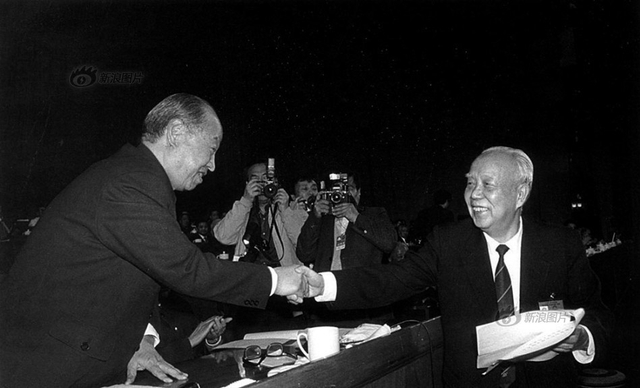 改革先锋、全国人大常委会原委员长万里旧照