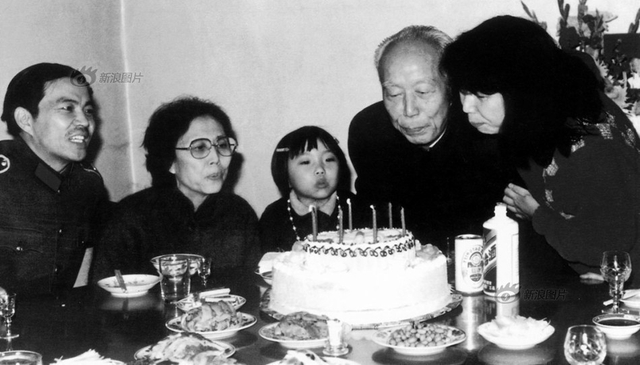 改革先锋、全国人大常委会原委员长万里旧照