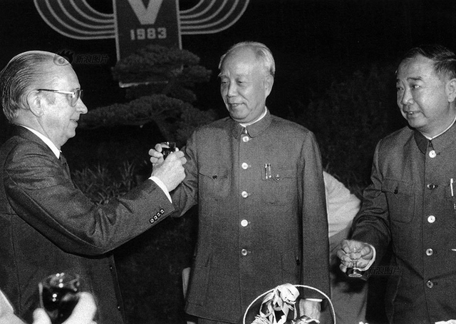 改革先锋、全国人大常委会原委员长万里旧照