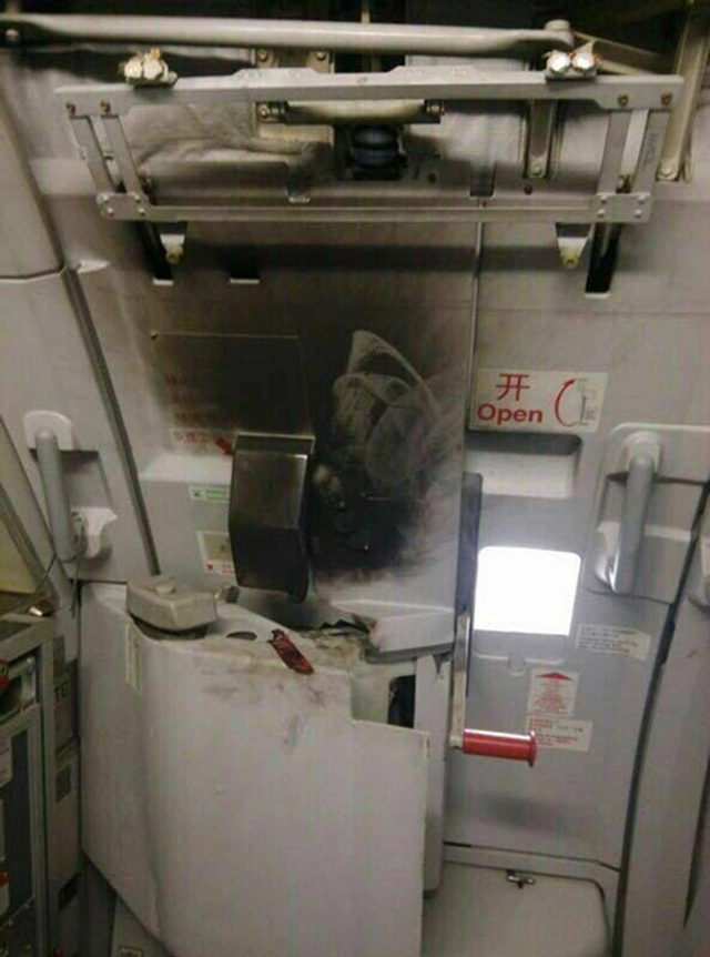 台州飞广州客机旅客纵火未遂 座椅被烧