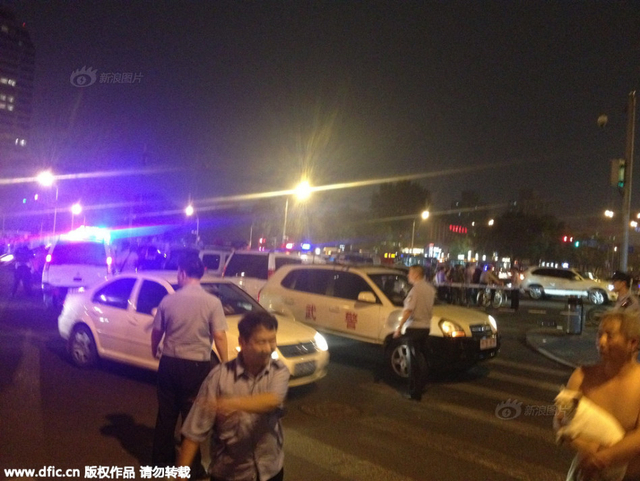 女司机驾豪车一站地内连撞12人