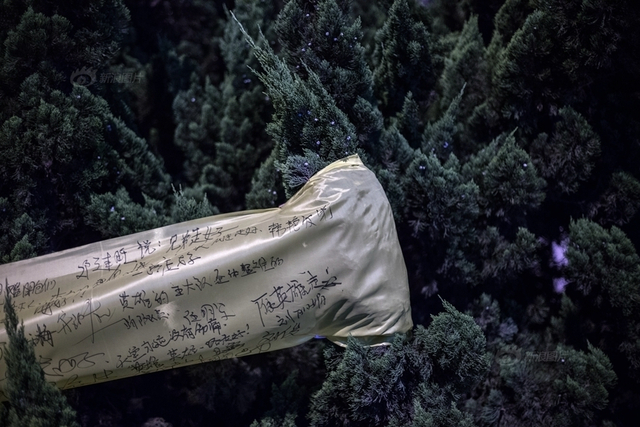 天津爆炸事故“头七”祭 市民自发悼念