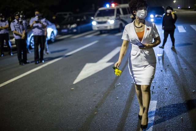 天津爆炸事故“头七”祭 市民自发悼念