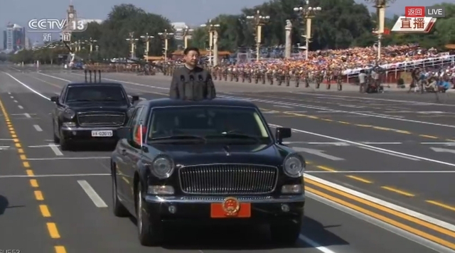 习近平检阅受阅部队