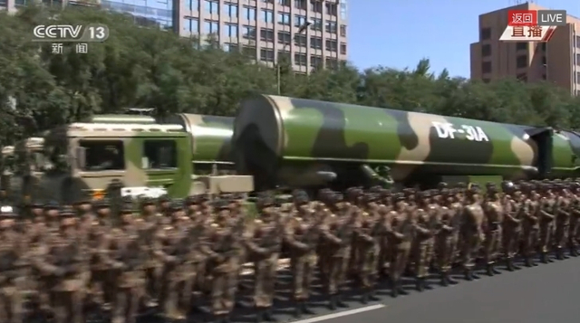 习近平检阅受阅部队