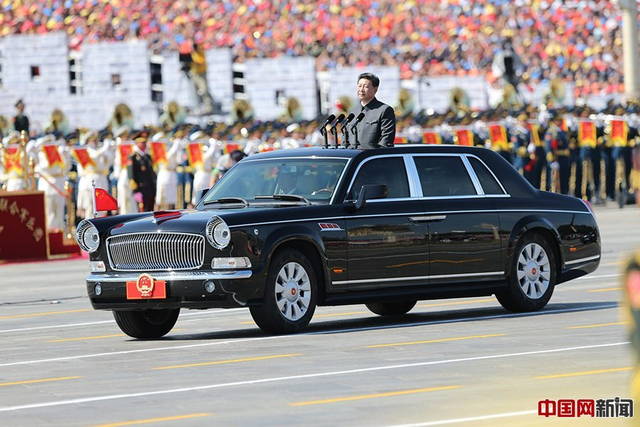 习近平检阅受阅部队
