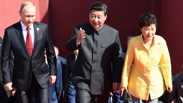 习近平和夫人彭丽媛迎接外宾