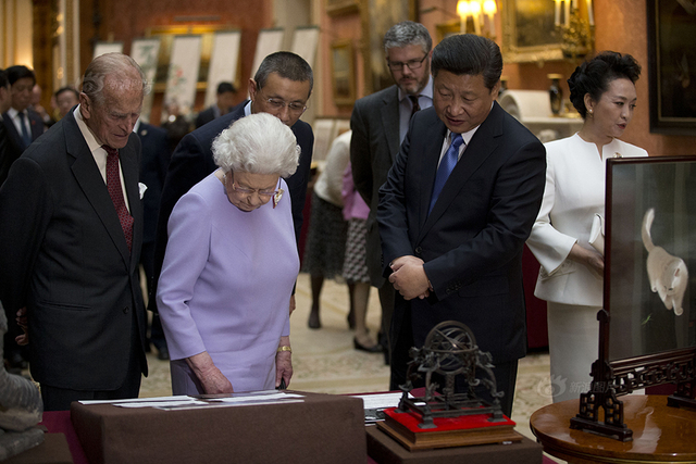 英女王邀习近平夫妇参观英皇室收藏的中国藏品