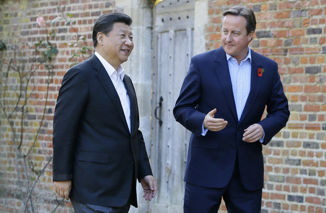 习近平与卡梅伦酒吧小酌