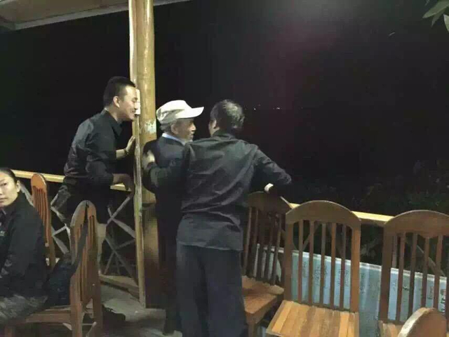 远征军遗骸归国受阻 老兵代表伤心落泪