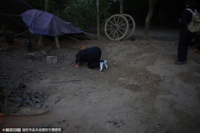 远征军遗骸归国受阻 老兵代表伤心落泪