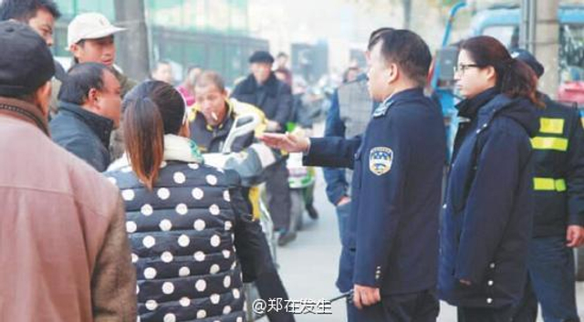 女记者体验城管被骂疯狗