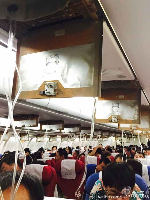 巴厘岛飞北京航班迫降：机舱内画面曝光
