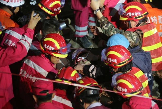 深圳滑坡现场发现幸存者