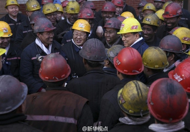 李克强深入山西矿井7000米考察2小时