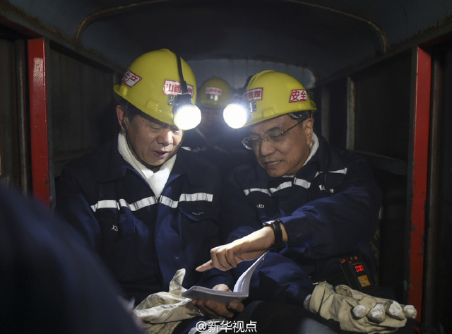 李克强深入山西矿井7000米考察2小时