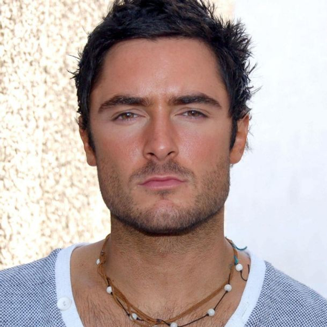 情侣旅游惨遇食人族 男被扒光衣服女遭轮奸