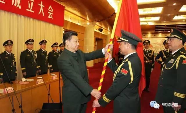 习近平向五大战区授旗
