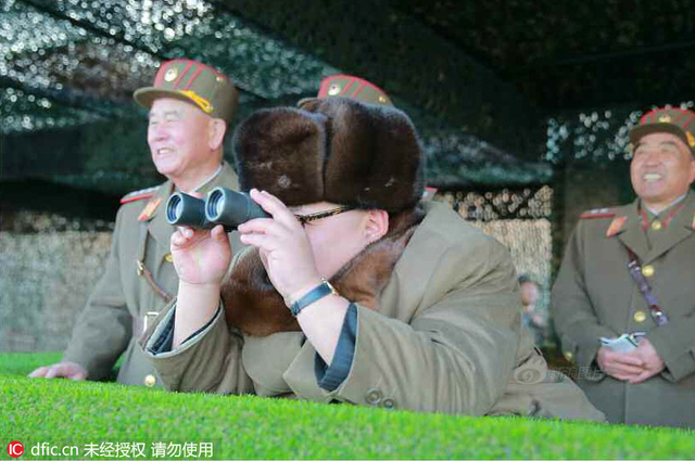 金正恩指导朝鲜炮兵大规模军事演习