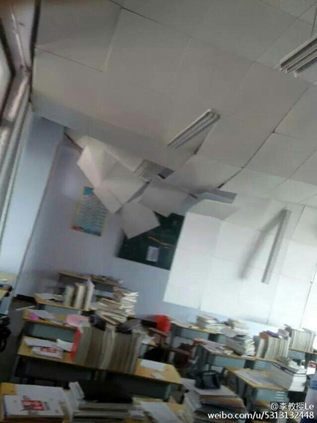 山东临沂一中学学生上课期间天花板掉落