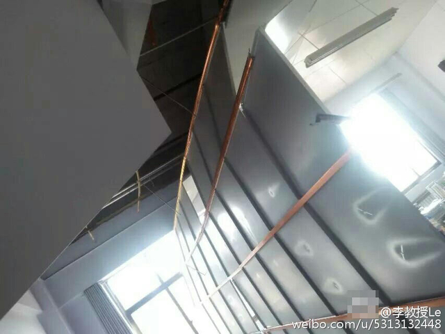 山东临沂一中学学生上课期间天花板掉落