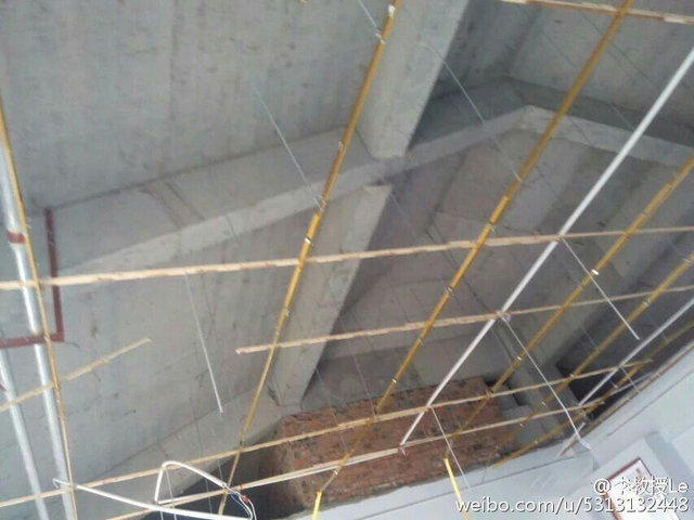 山东临沂一中学学生上课期间天花板掉落