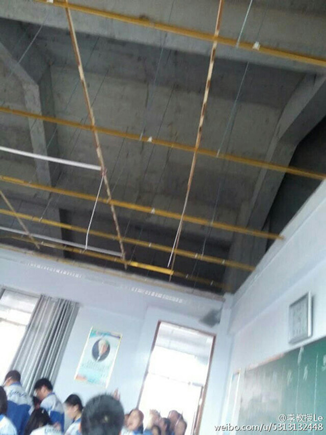 山东临沂一中学学生上课期间天花板掉落