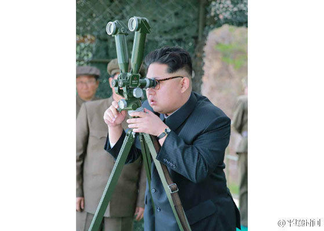 朝成功发射潜射弹道导弹现场 金正恩指导