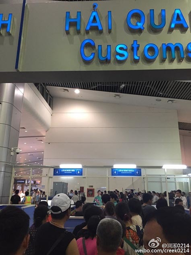 中国旅客回国遭越海关刁难 不给小费扣护照
