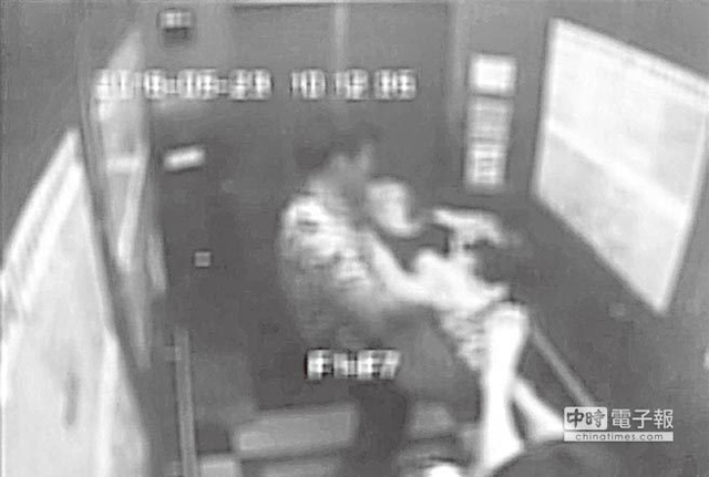16岁少年割喉杀母 称死了省得麻烦