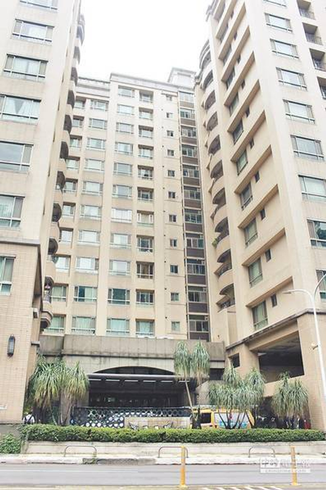 16岁少年割喉杀母 称死了省得麻烦