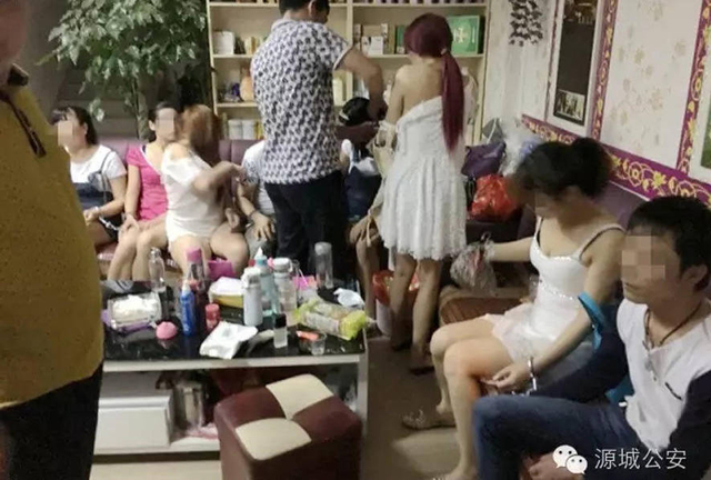 广东警方扫黄现场 2天抓22人