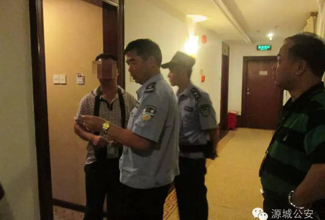 广东警方扫黄现场 2天抓22人