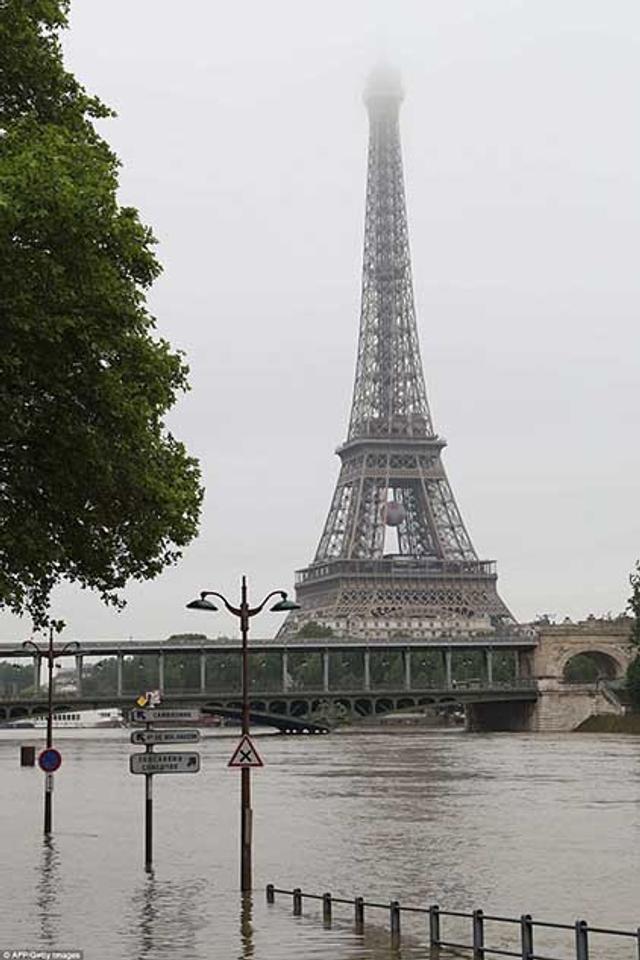 法国大暴雨：卢浮宫被淹了城堡也被淹了