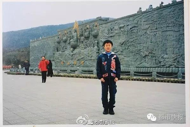 太巧！新娘发现老公16年前照片里有自己亲妈