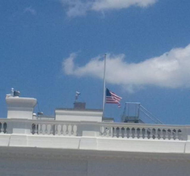 奥巴马下令降半旗致哀奥兰多枪击受害者