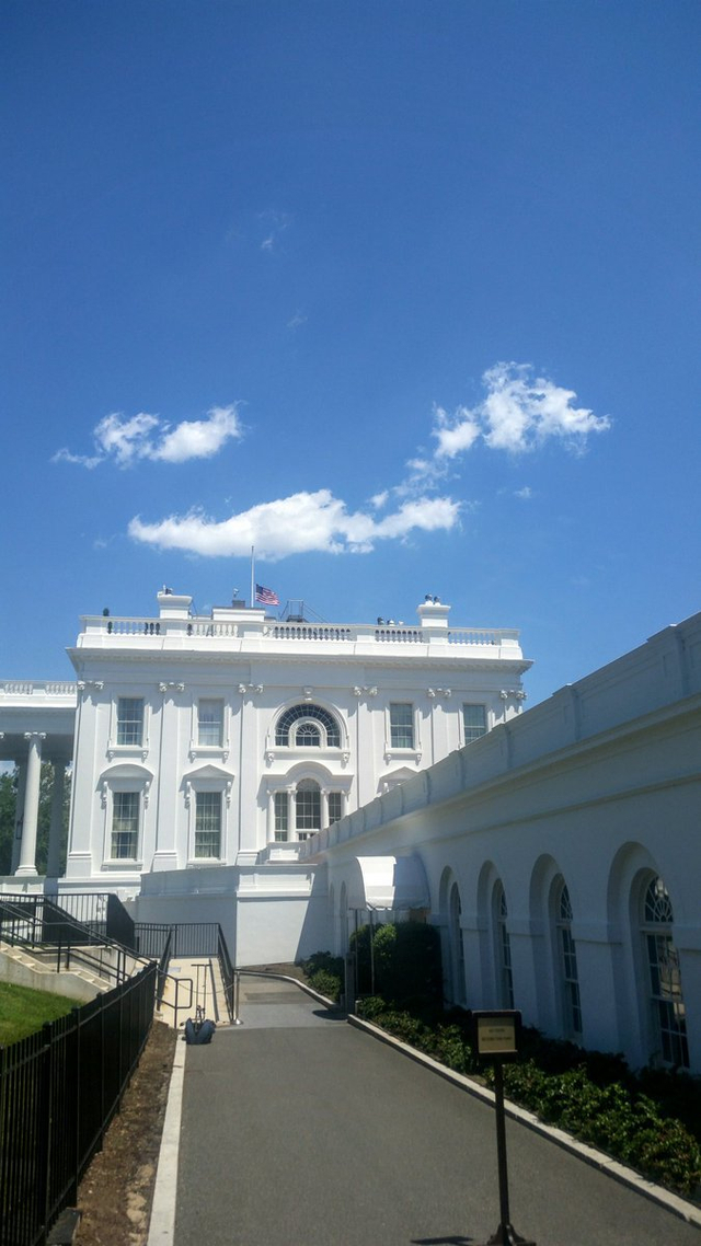 奥巴马下令降半旗致哀奥兰多枪击受害者