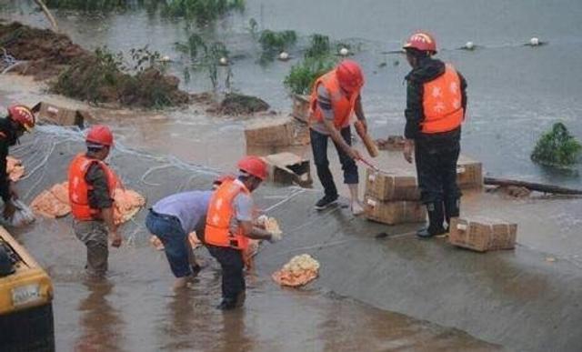 南方灾情:南方多省洪涝灾情严重:1192个县受灾186人死亡 湖北用炸药对水库泄洪
