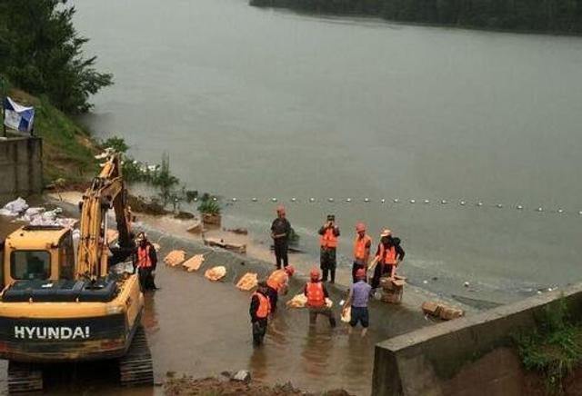 湖北调用炸药对水库实施紧急爆破泄洪